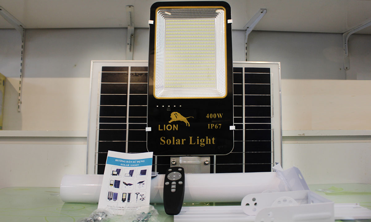 đèn đường năng lượng mặt trời 400W Lion  J-400W